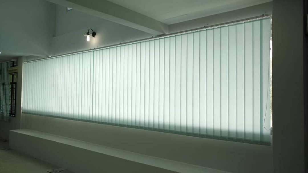 VERTICAL BLINDS